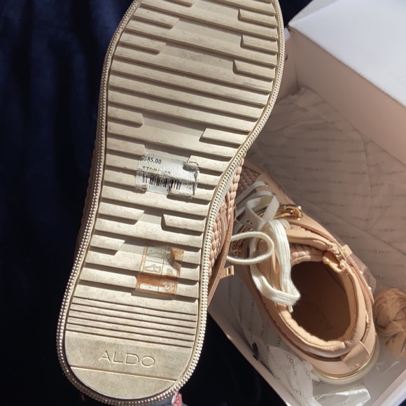 Also shoes - Picture 4 of 5